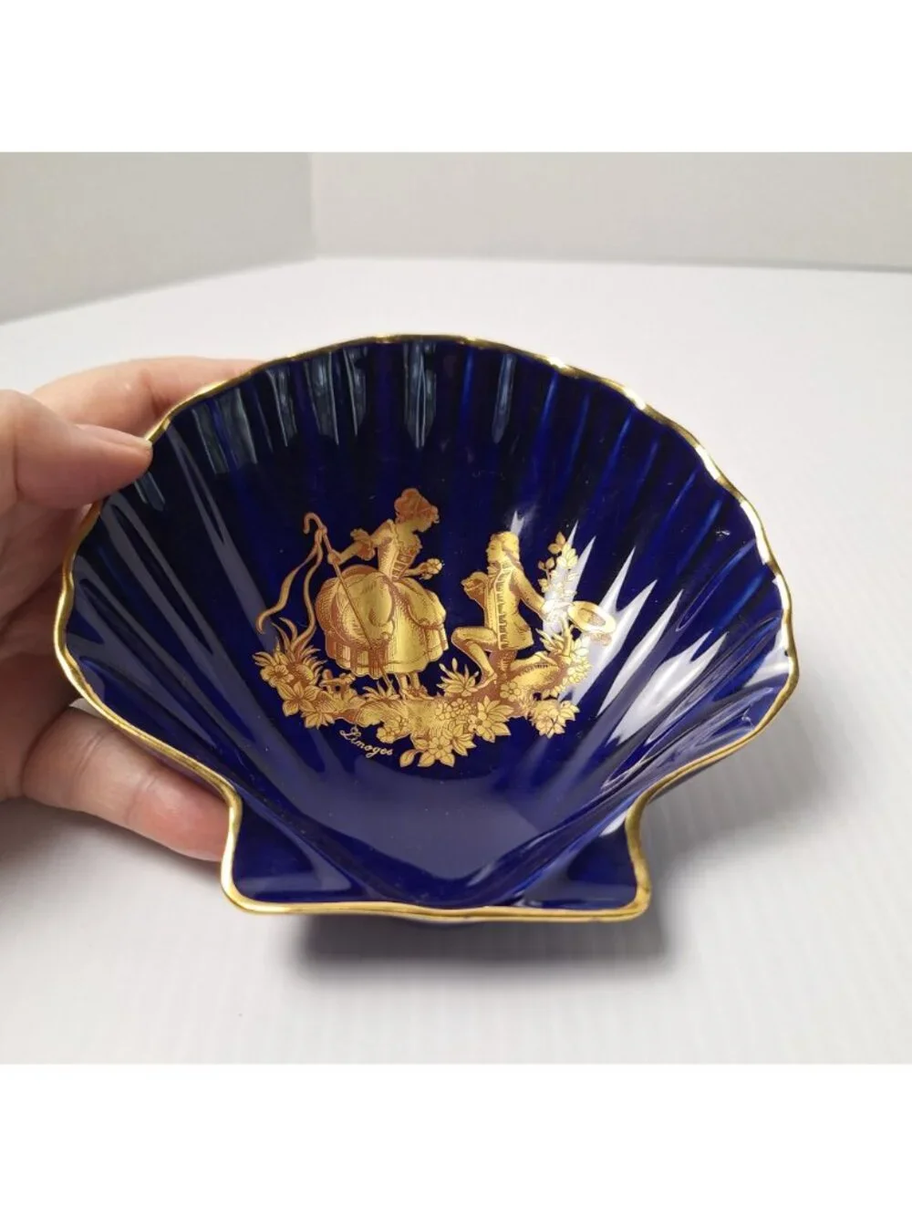 VINTAGE LIMOGES COBALT BLUE COURTING COUPLE GOLD SHELL SHAPE TRINKET TRAY DISH